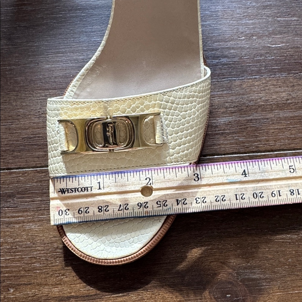 Sz 10 AA Ferragamo DK 06395 pale yellow gargano avorio calf Liz Prt sandals - Picture 11 of 17